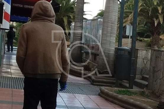 Casas Nuevas pide ayuda para un joven indigente que transita por la zona (Foto TA)